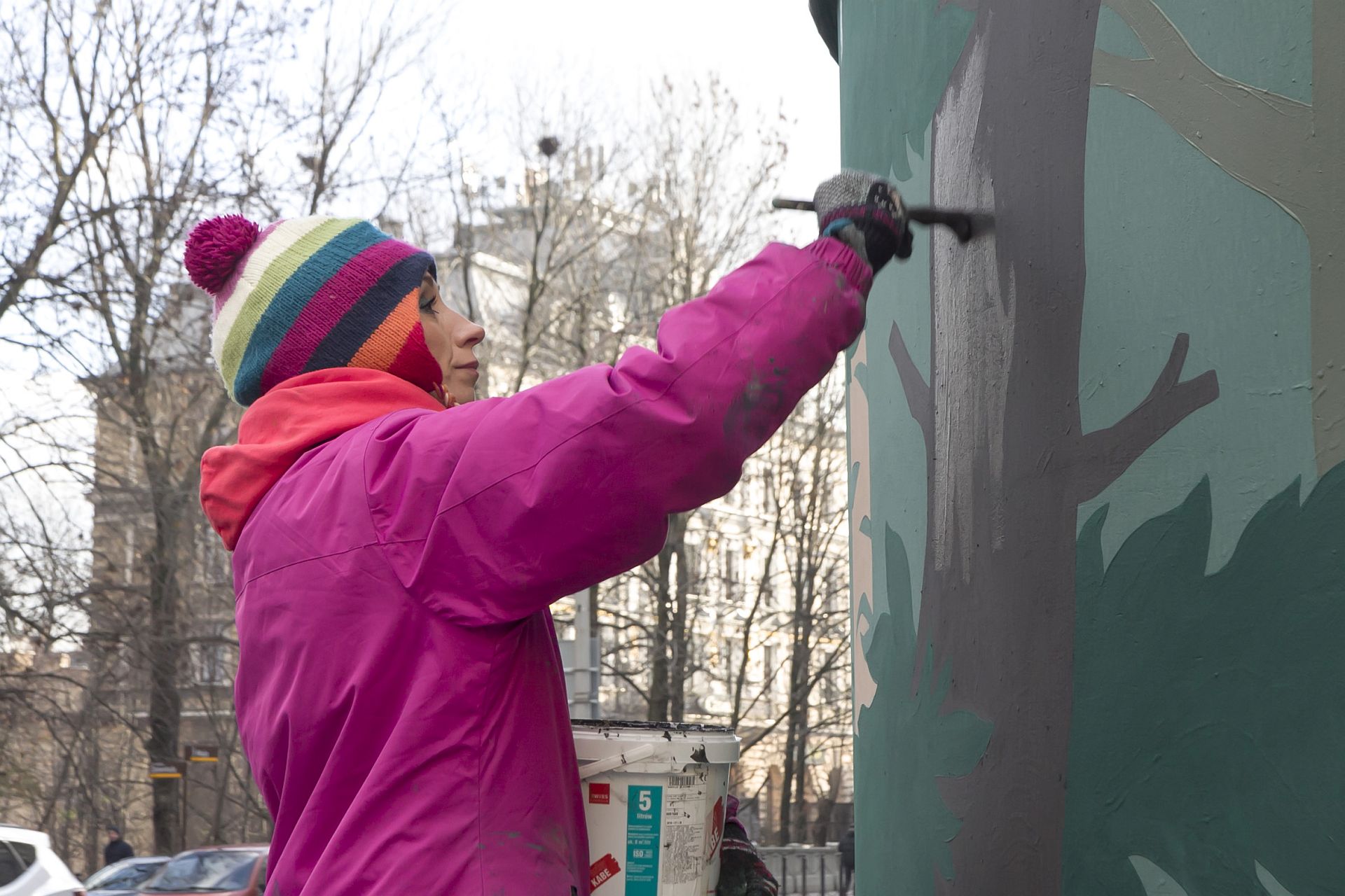 Małgorzata Rozenau working on her mural