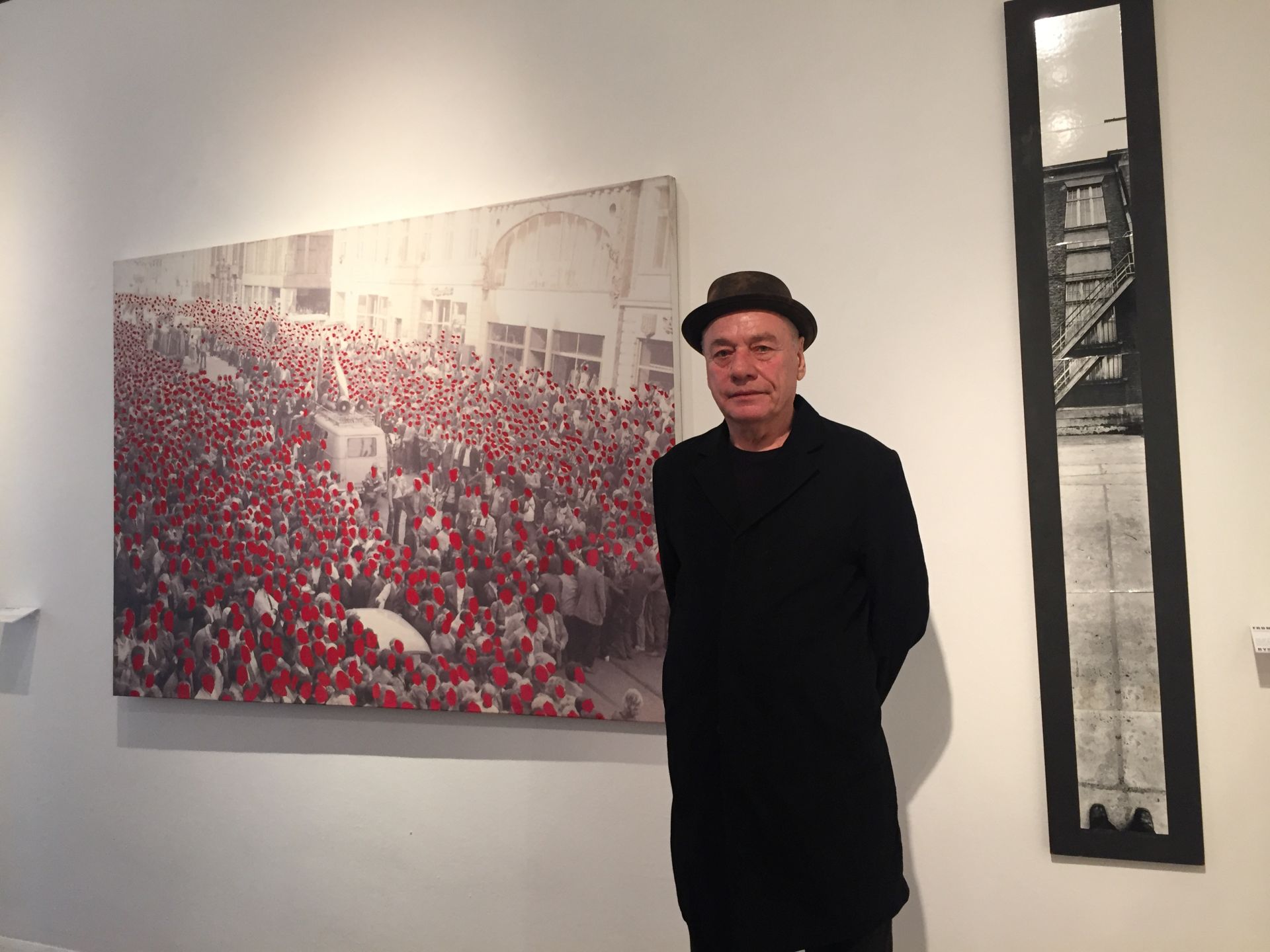 The photograph shows Ryszard Waśko, aKONZEPT Gallery, Berlin, 09.2020, photo from Andrzej Paruzel’s archives